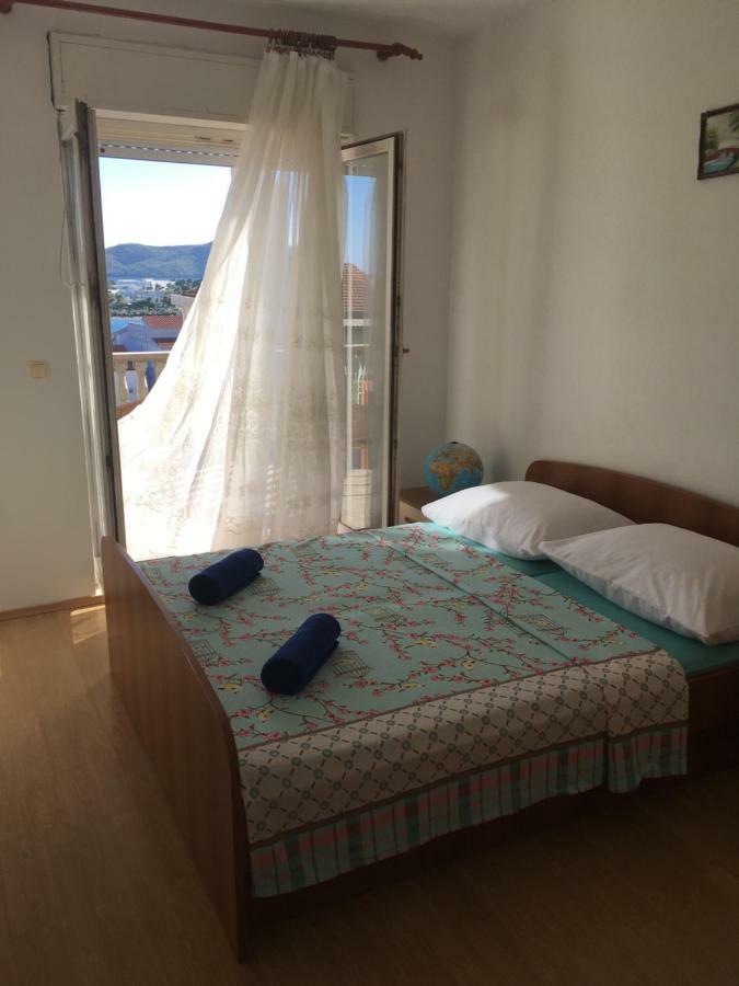 Apartmani Nina 希贝尼克 外观 照片