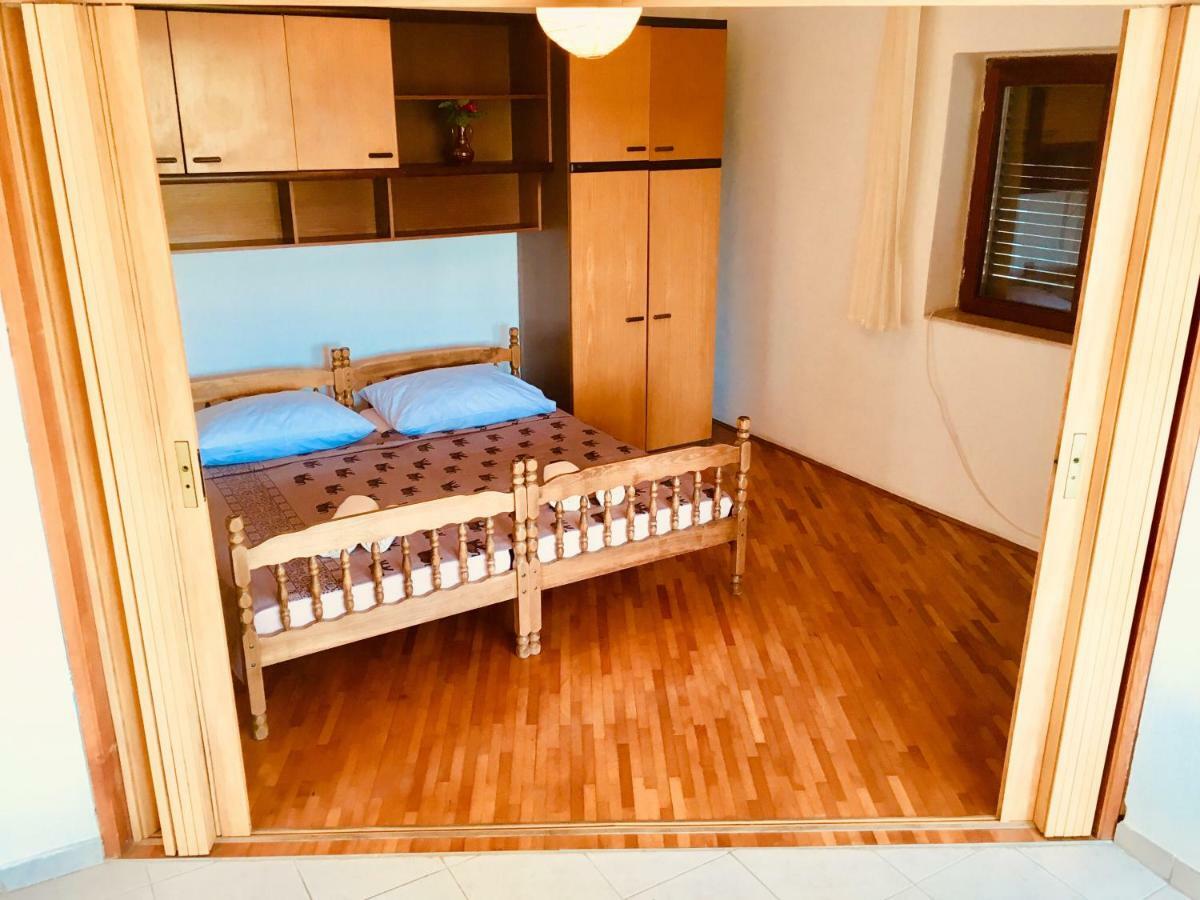Apartmani Nina 希贝尼克 外观 照片
